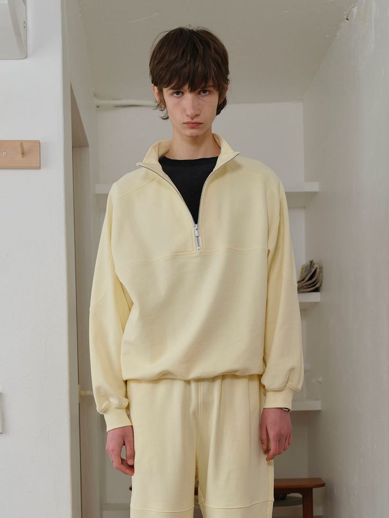 YOUNGOH(ヨンオ)の「HALF ZIP SWEAT SHIRT PALE YELLOW(Tops)」