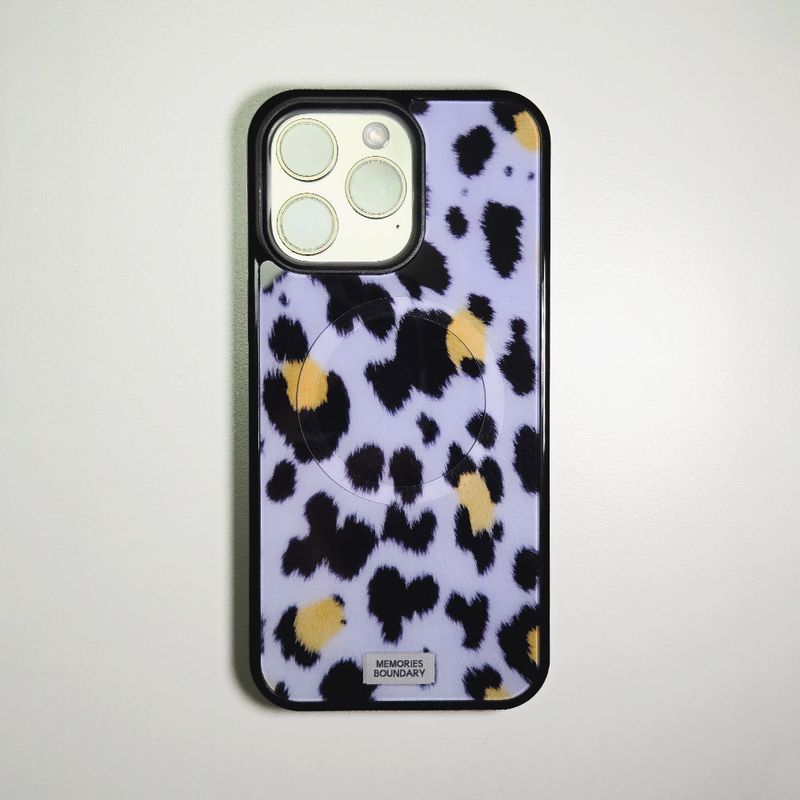 MEMORIESBOUNDARY（メモリーズバウンダリー）の「ソフト ポップ レオパード フォンケース ライラック(BK_MagSafe Glass)（スマホグッズ/小物）」