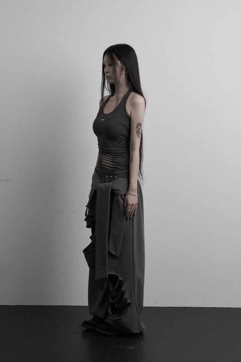 [label] hand-cut damage halterneck sleeveless (charcoal)