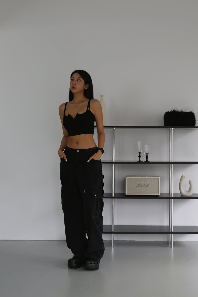 BUTTON CROP SLEEVELESS