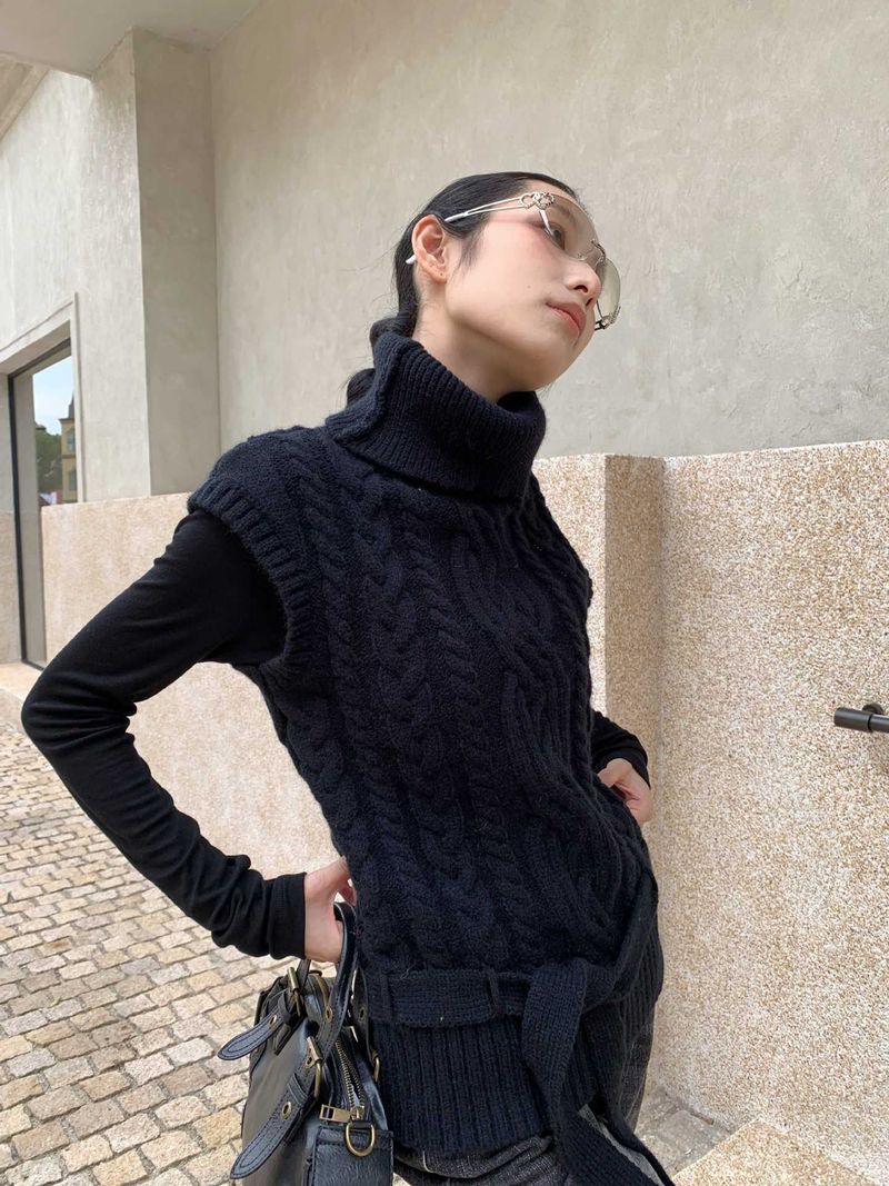 turtleneck twisted strap sleeveless knitwear