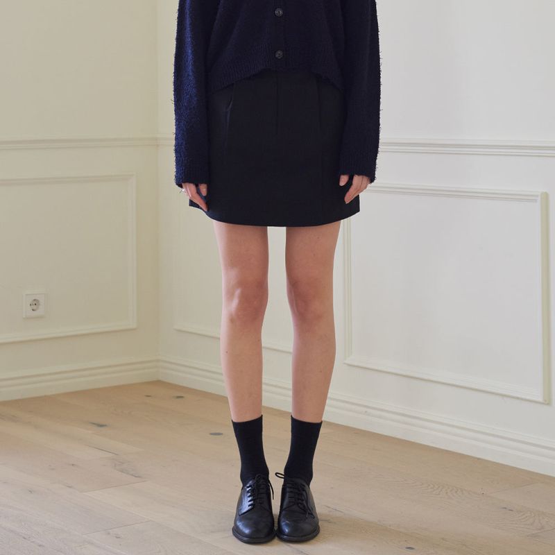 ONE TUCK MINI SKIRTS (BLACK)