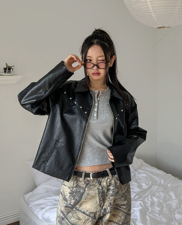 Dutch rivet semi-crop leather jacket