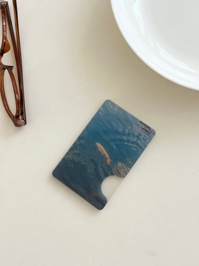 [blurry afternoon magsafe cardslot]