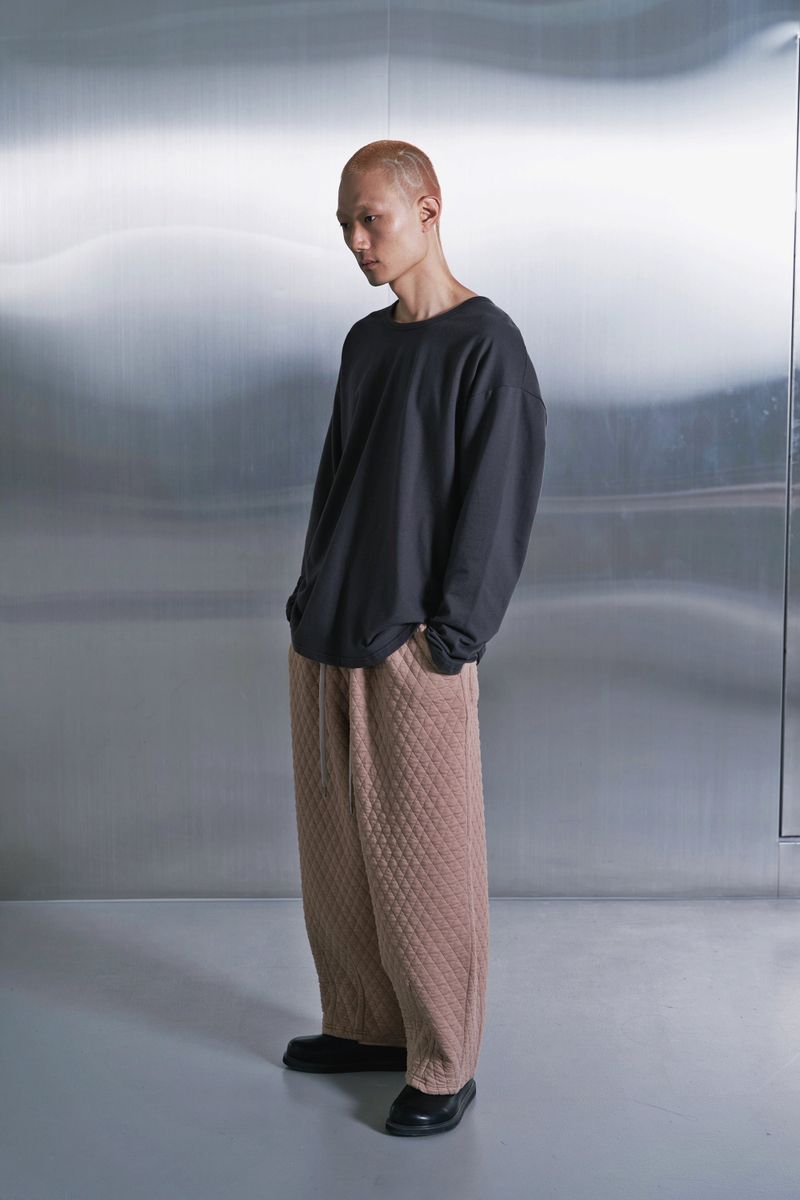 ESSENTIAL PLEAT U-NECK TEE (Charcoal)