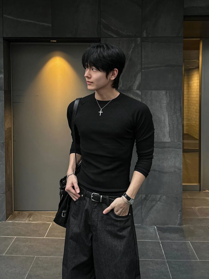 WHAT A LOOK（ワット ア ルック）の「ロアー マッスルフィット リブロングスリーブTシャツ（トップス）」