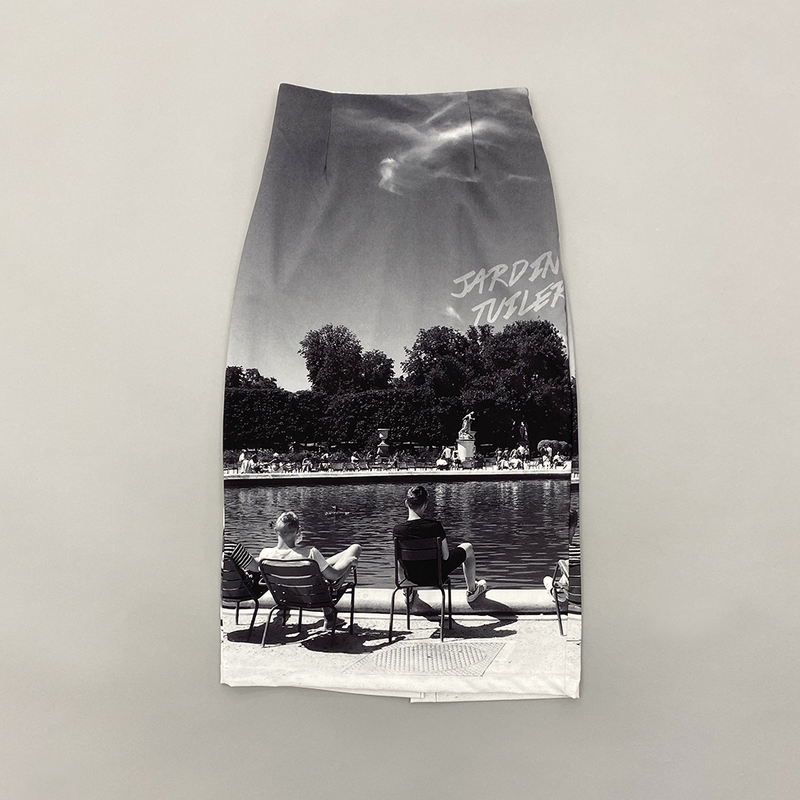 KOOKEESEE(クキシ)の「파리 튈르리 정원 프린팅 스커트 (흑백)(Skirts)」