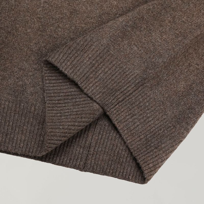 Settle line v-neck knitwear
