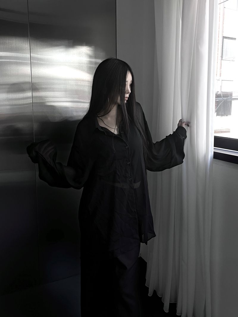 URBAN UNIQUE（アーバンユニーク）の「crinkle sheer overfit shirt (2color)（Tops）」