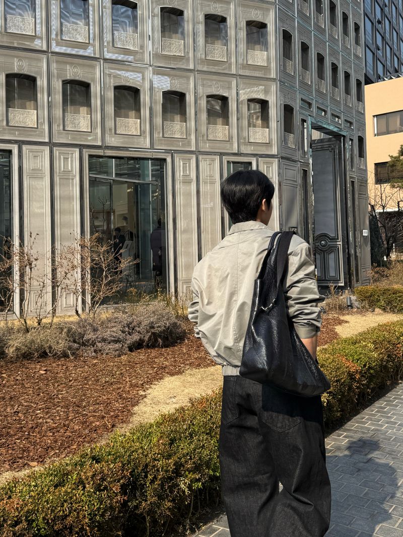 Dart shoulder blouson