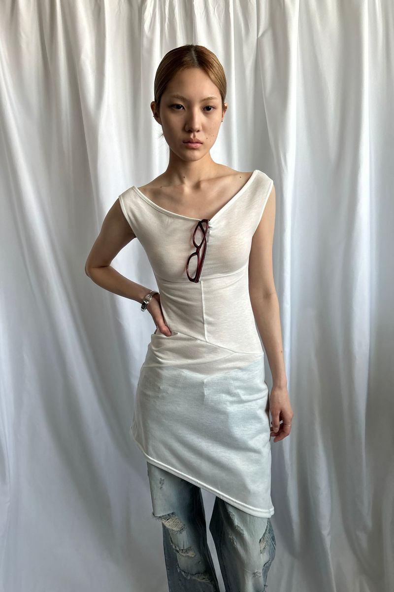 MDNC（エムディーエヌシー）の「LOOSE NECK LAYER OPS [Ivory]（Dresses）」