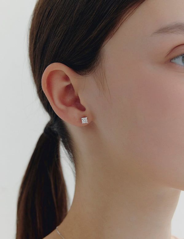 hyeres lor（イエール・ロール）の「26SS★ Essence 14K (Y) Lab-worn Diamond Princess Piercing 0.5CT（Accessories）」