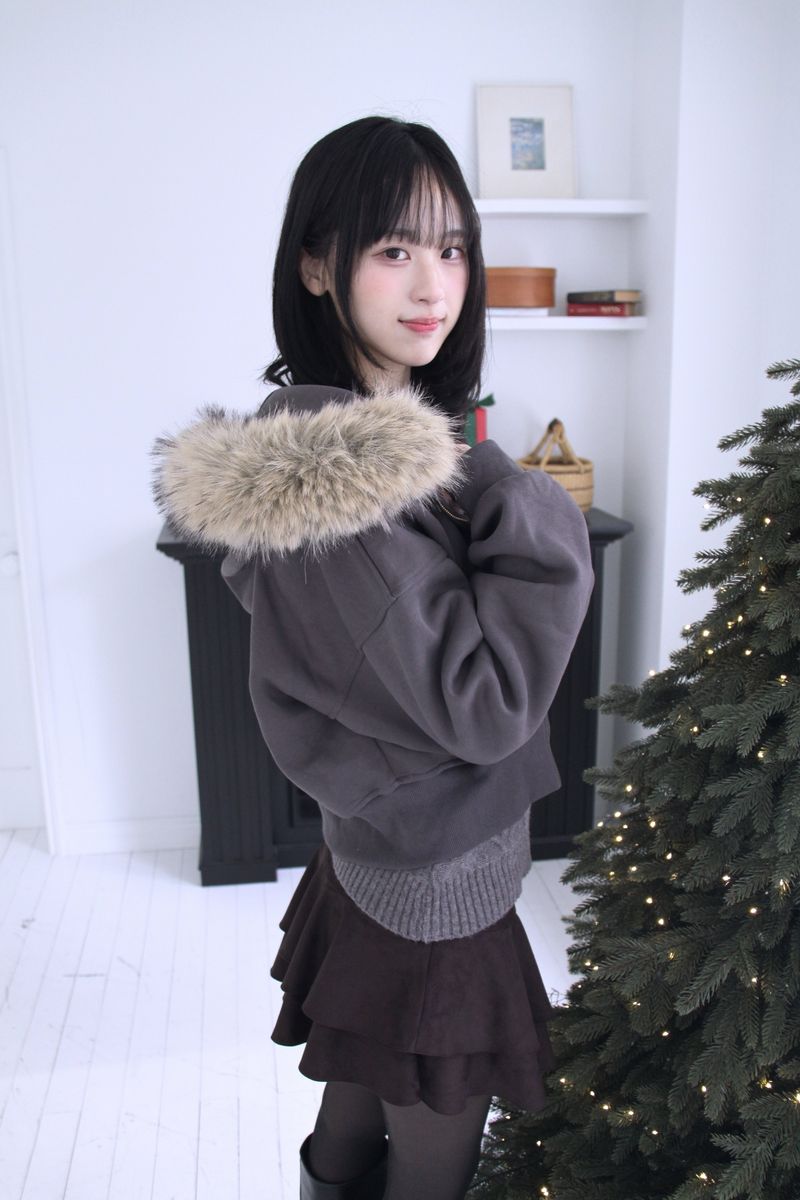 Cropped Fur Hooded Zip-Up (2color)