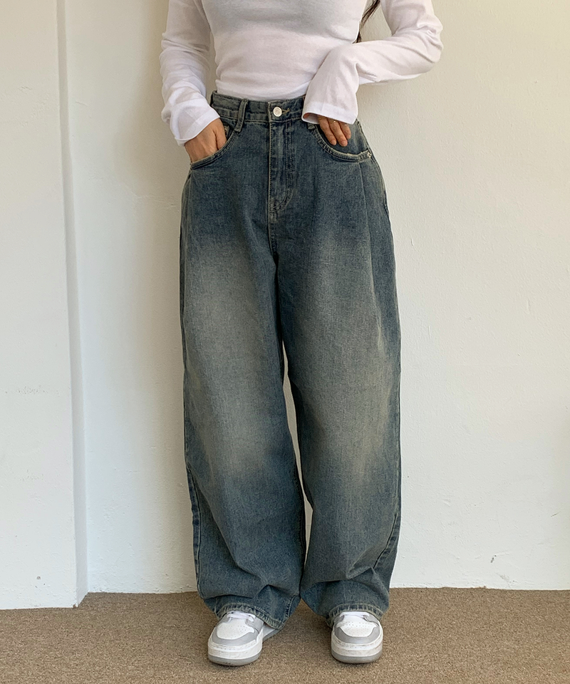 one-pintuck hip pants