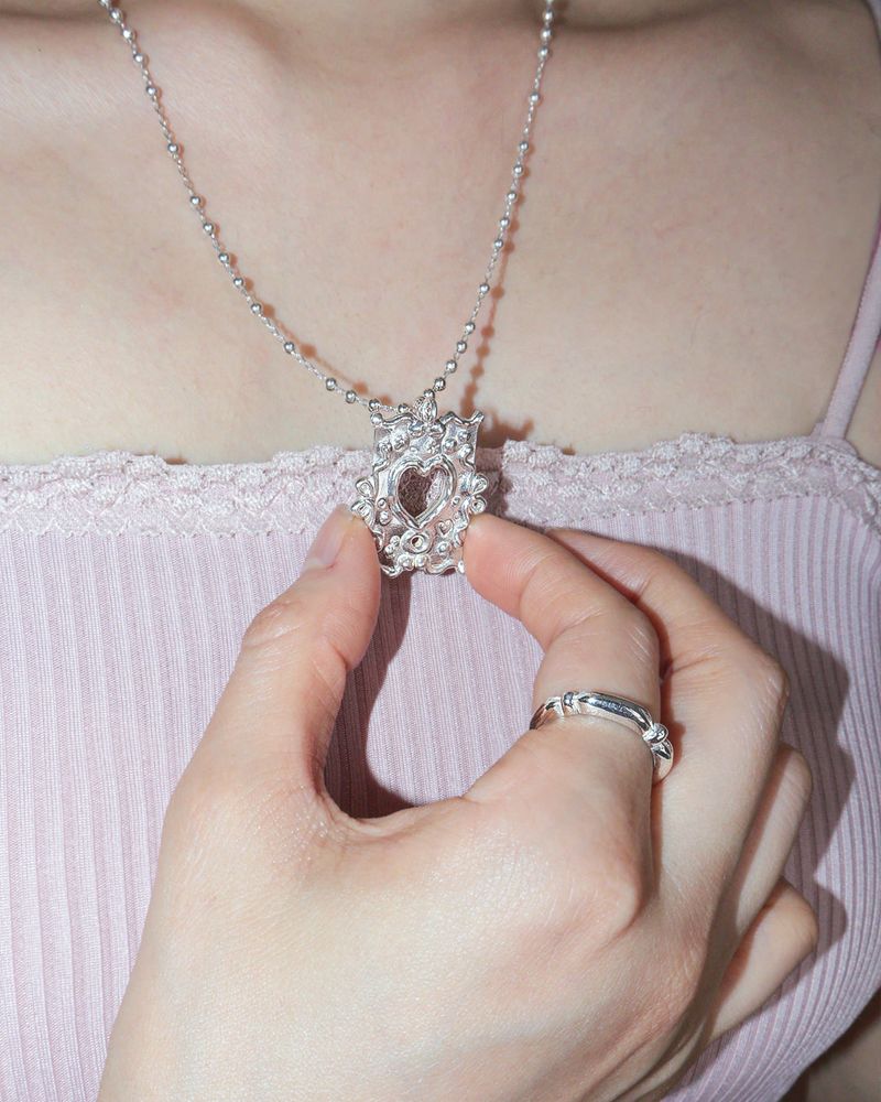 [MADE] melted heart frame necklace