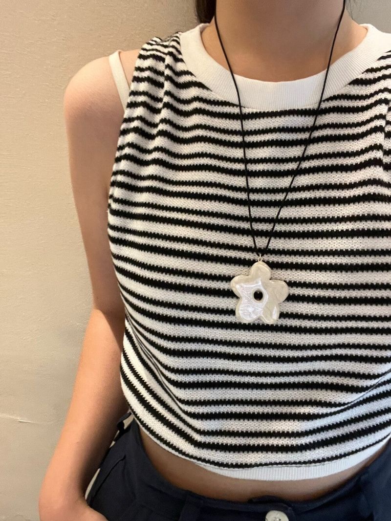 Homaika flower necklace 