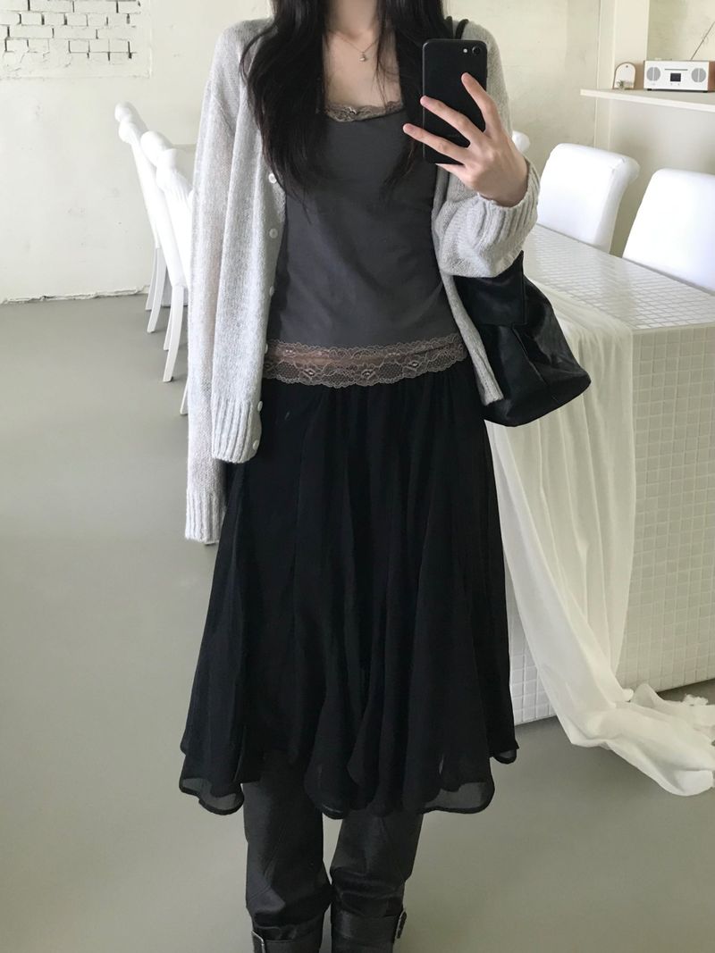 Kitten（キッテン）の「Rossi V-Neck Cardigan (2 colors)（Tops）」