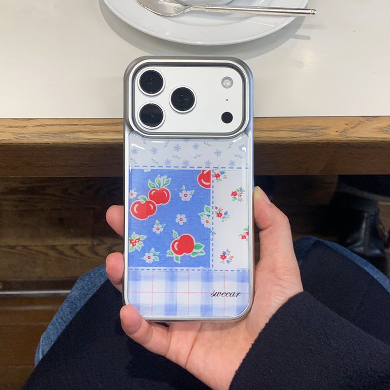 SWEEAR(スウィア)の「APPLE PATCHWORK SILVER EPOXY CASE (Smartphone Accessories)」