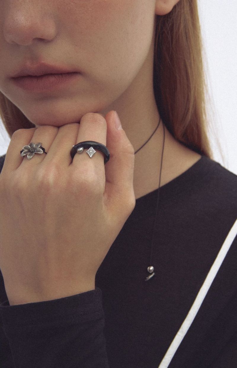 petal string ring