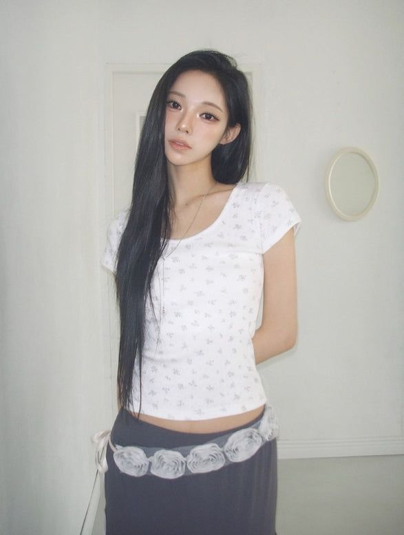 anyonemore（エニーワンモアー）の「エルタパンチングフラワー半袖Tシャツ（トップス）」