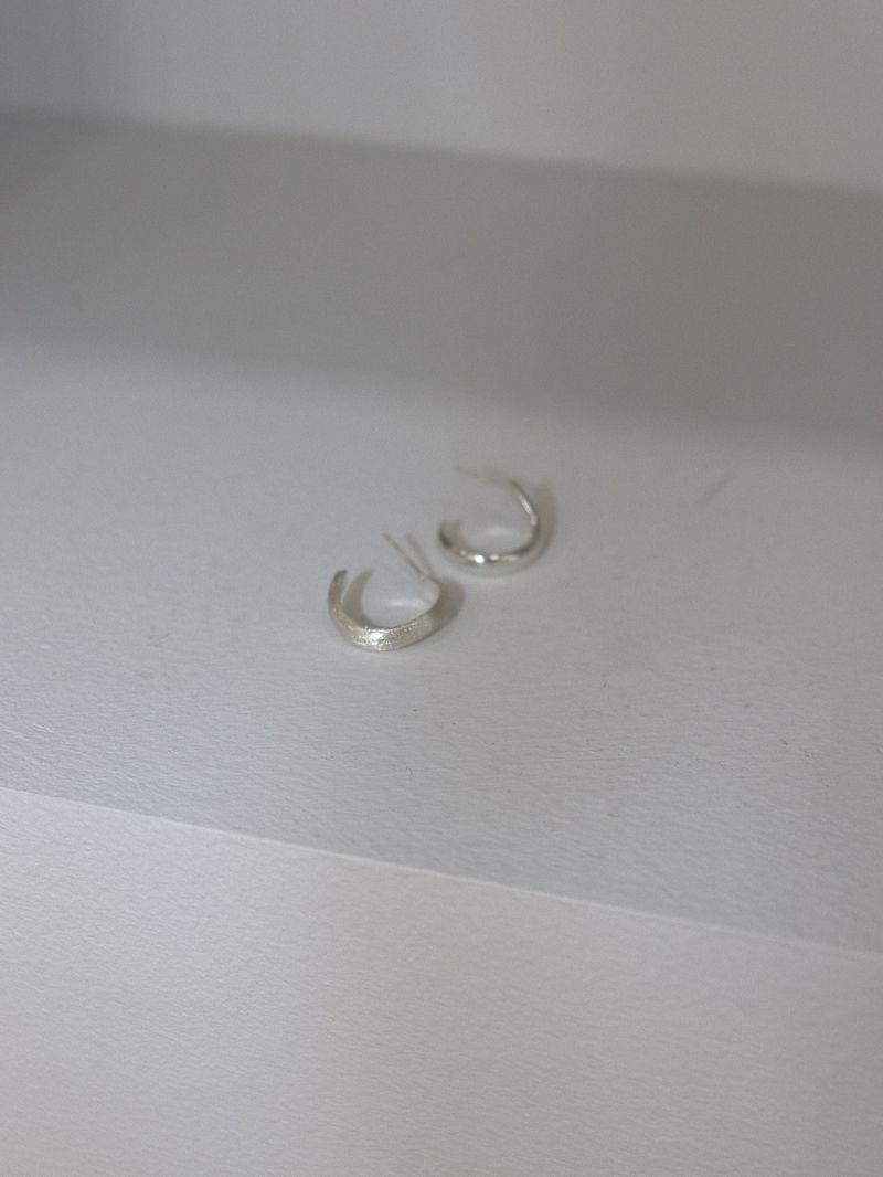 WAVE EARRING (SATIN)