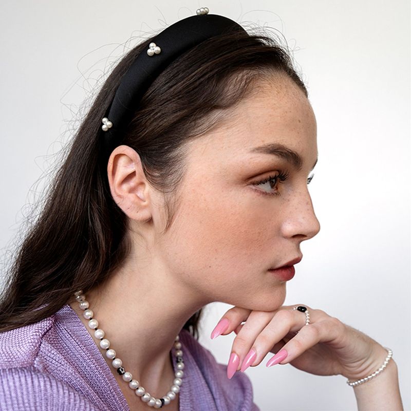 L'OMBRILLANT（ロムブリラント）の「ブラックパール サテンヘアバンド（ヘアアクセサリー）」