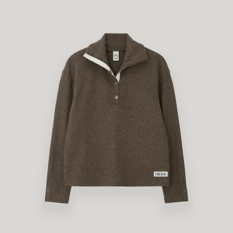 UBEIGE（ユーベイジ）の「Brown Snap Knit Polar Tee（Tops）」