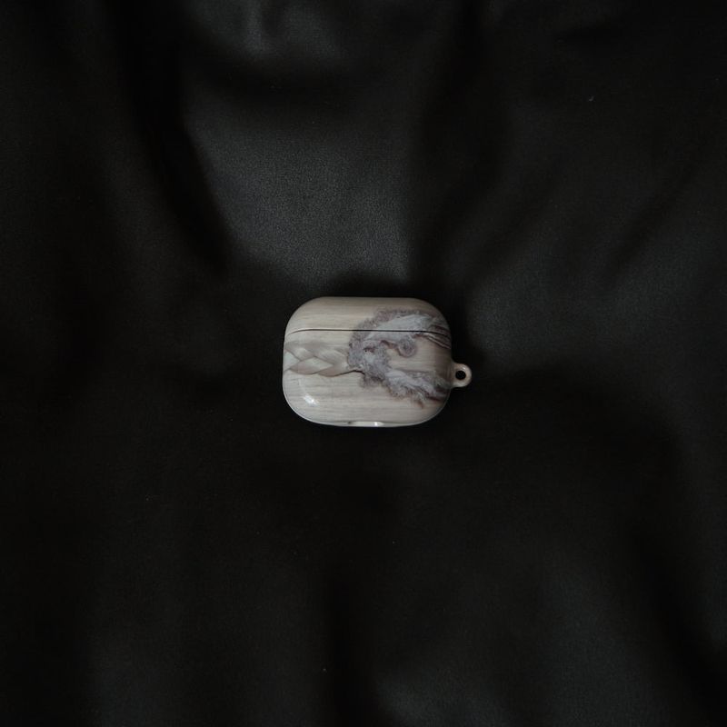 [MADE] blond glossy airpod case (grunge pink)