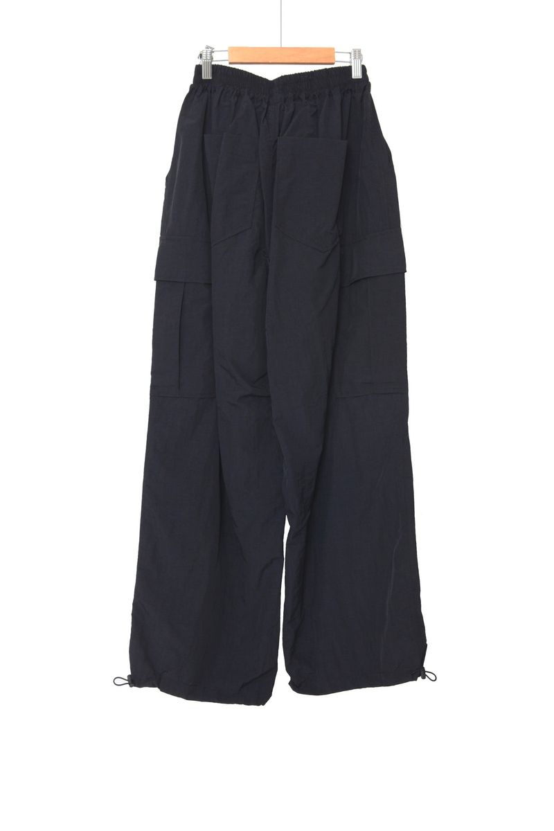 wide pocket cargo pants
