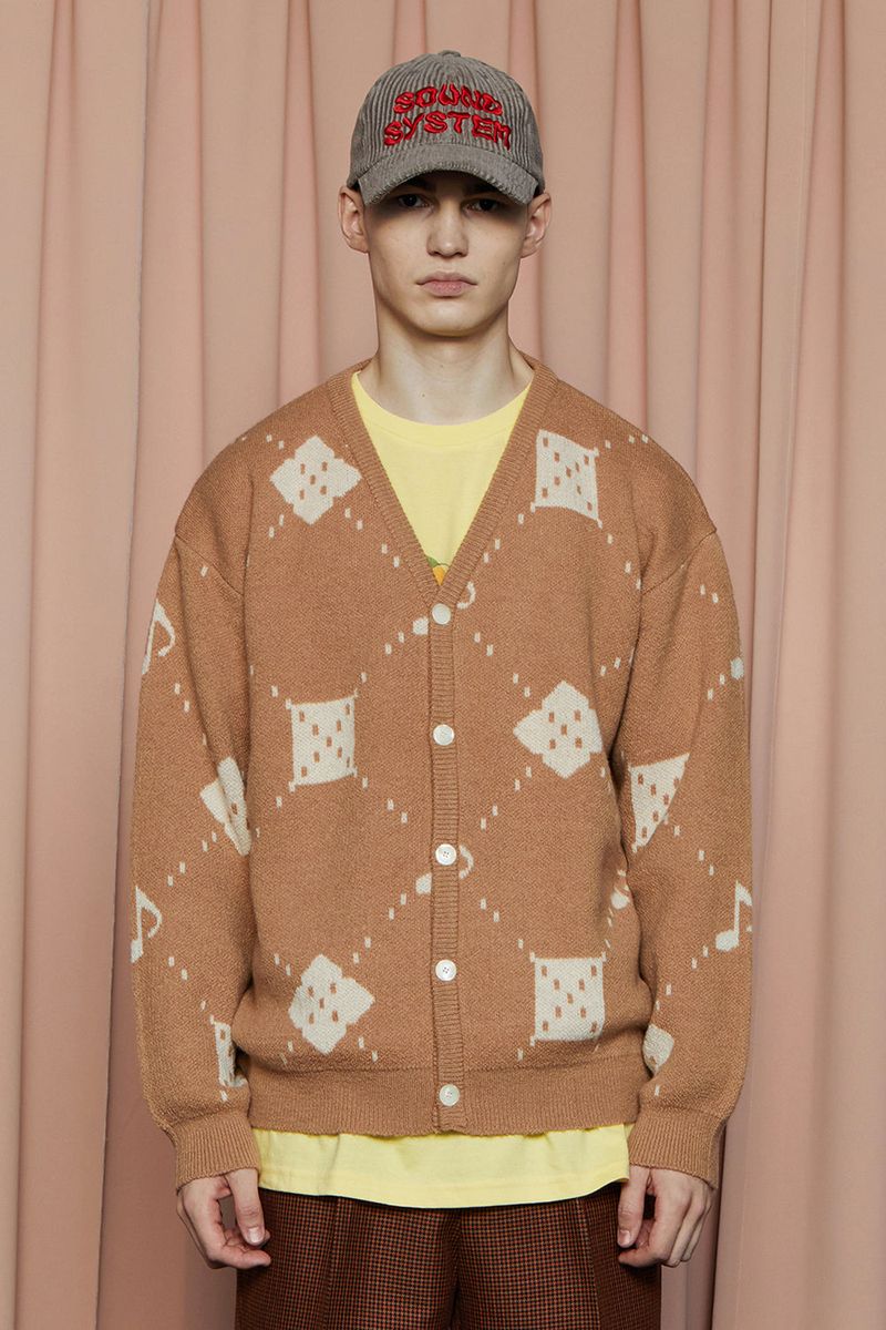 UNALLOYED(アナロイド)の「MUSIC ARGYLE CARDIGAN / BEIGE(Tops)」