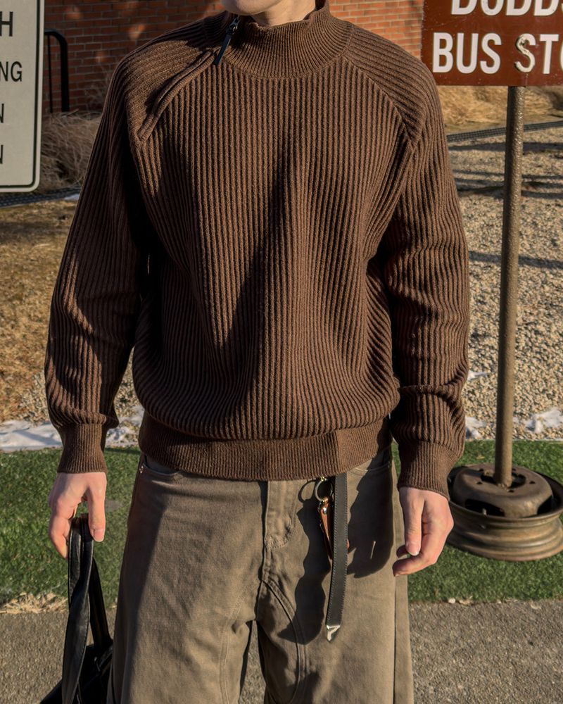 JIIGEUM(ジグム)の「Niv Shoulder Zip-Up Regular Knit(Tops)」