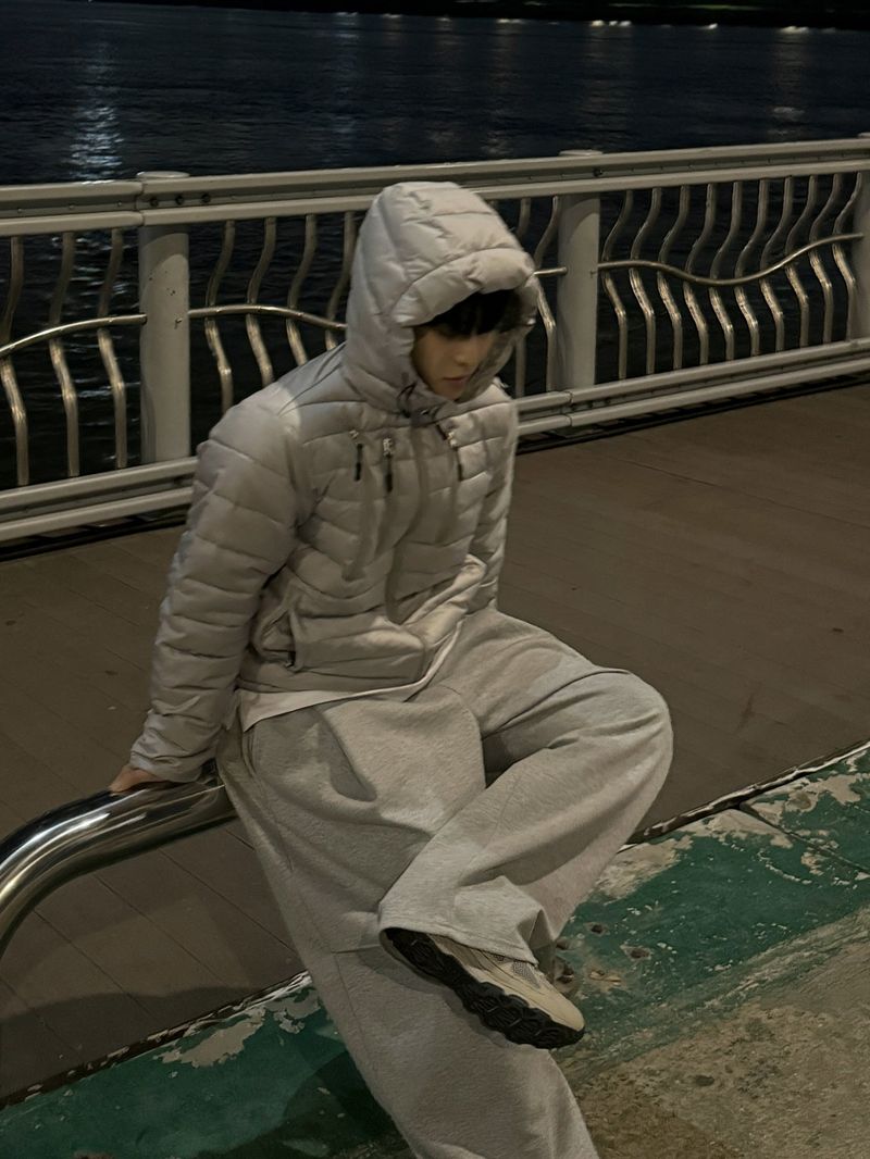 Tech multi-pocket hooded lightweight padding
