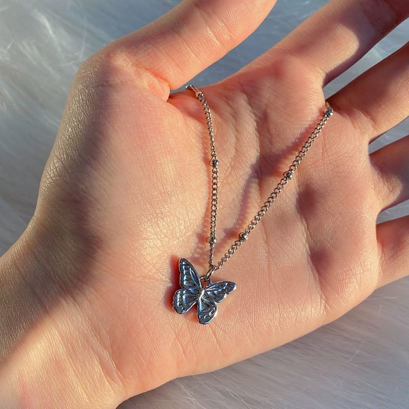 Clueny butterfly necklace