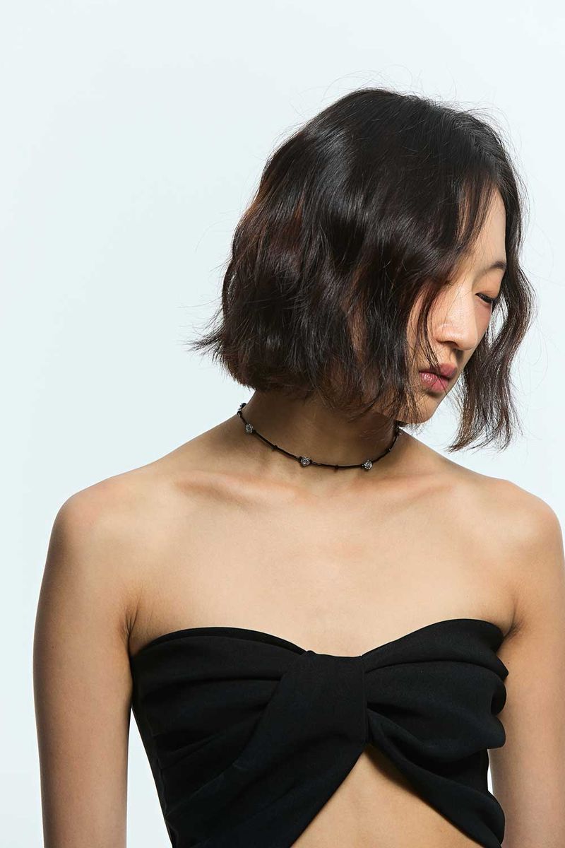 Silver rose choker