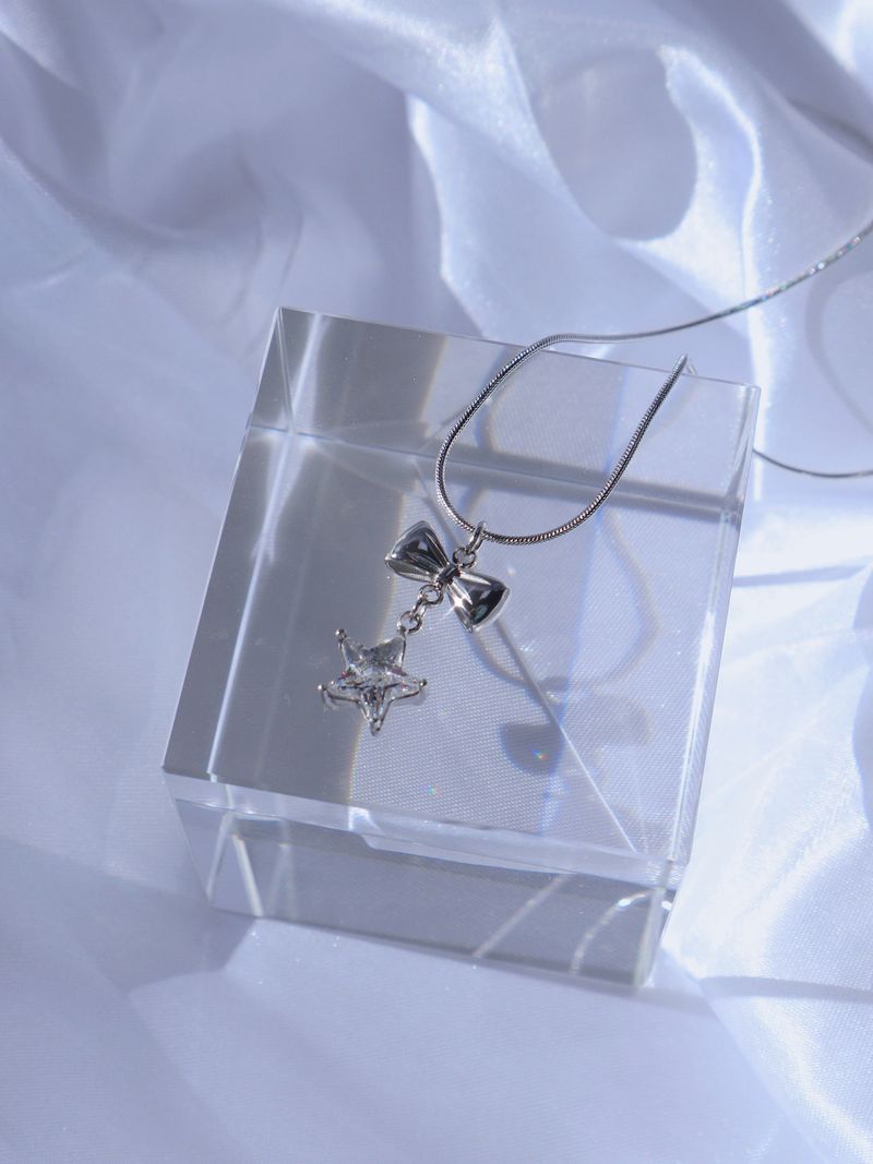 Ribbon Star Necklace
