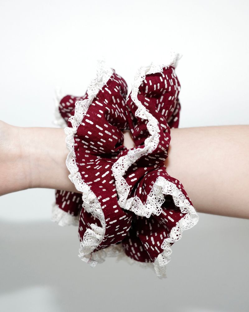 ROSSMOOR（ロスムーア）の「Burgundy ruffle scrunchie（Hair Accessories）」