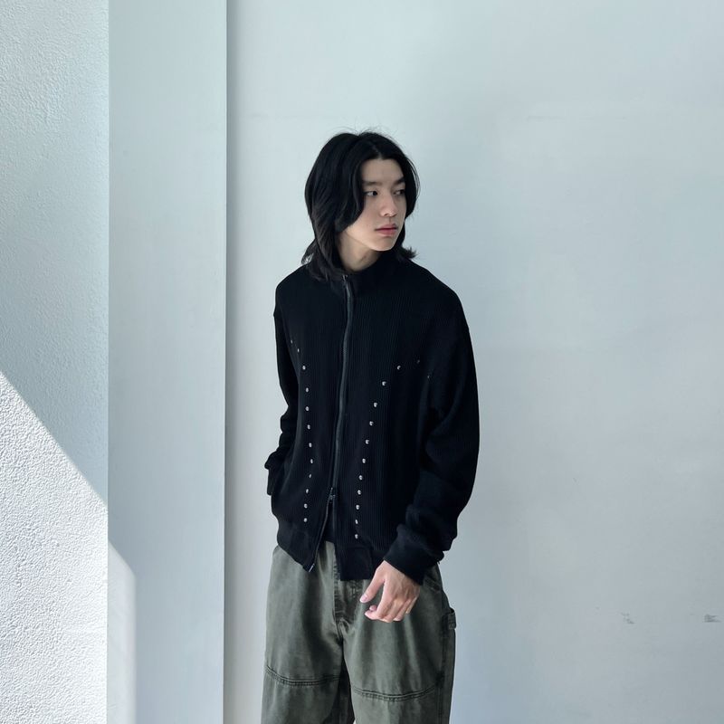 Vスタッズスタンドカラージップジャケット