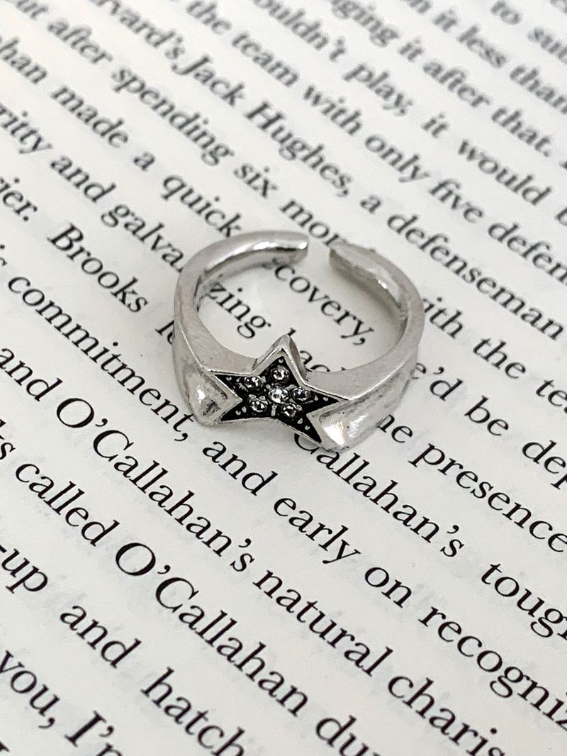 Taryn Y2K cubic star open ring ring