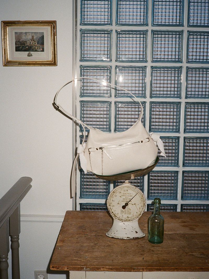ovuni（オーブニ）の「Belted ribbon bag_cream（Bags）」