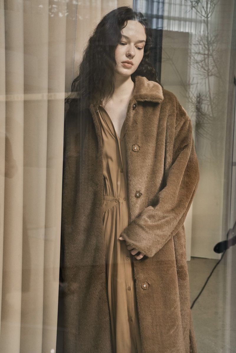 FAKE FUR LONG COAT_BROWN