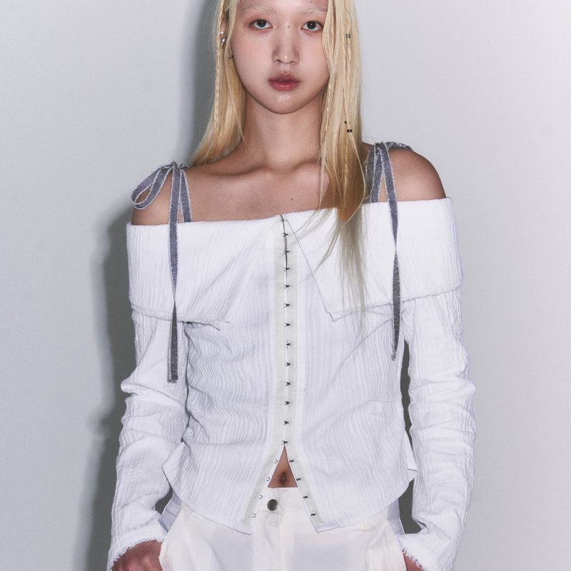 GYEOL（ギョル）の「 Hook Off Shoulder Blouse [white]（Tops）」