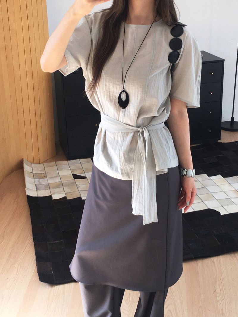 Current loose tie blouse