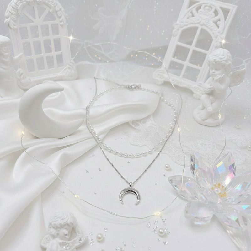 [Anti-tarnish/IDLE Shuhua Necklace] Upside Down Crescent Moon Pearl Layered Necklace - Silver