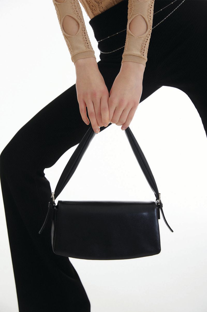 Rynhye（リネ）の「puffed Lune bag_black（Bags）」