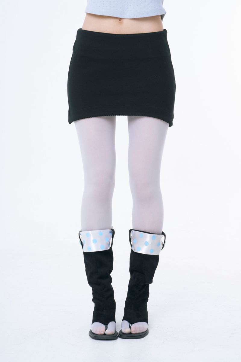 Innermuseum（インナーミュージアム）の「カーブドレーストリムミニスカート (BLACK)（スカート）」