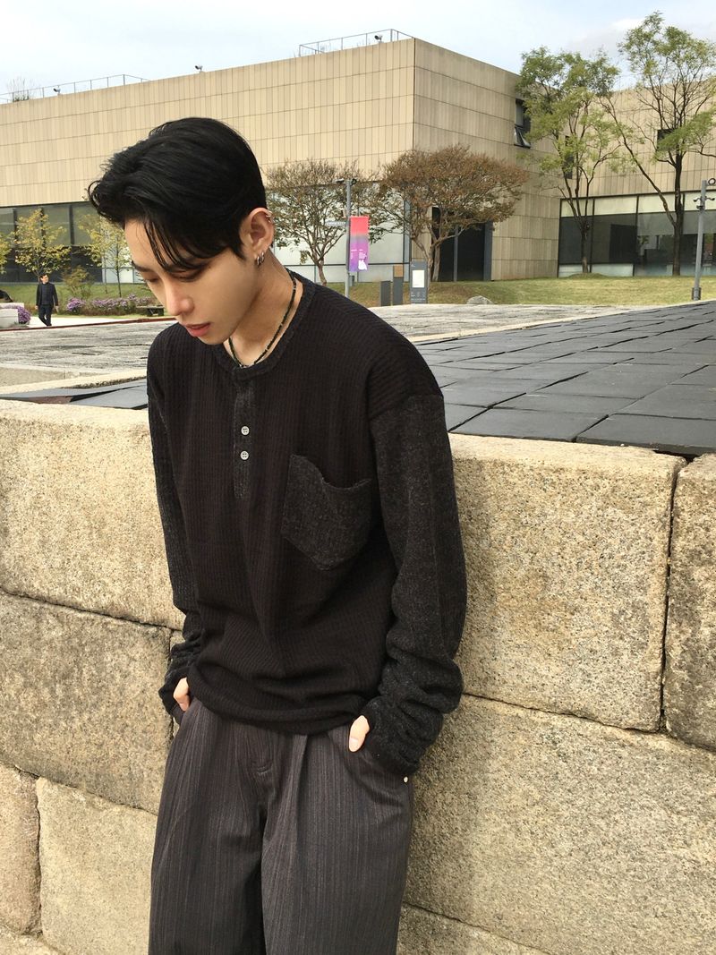 DISCERNMENT（ディサーンメント）の「Ruin Tone-On Fingerhole Henley Neck Knit 3C（Tops）」