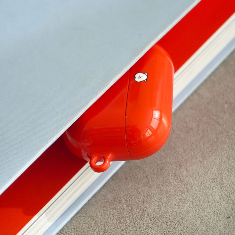 hard airpods case 'red'
