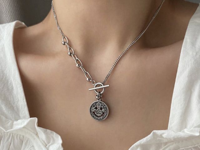 si Simple Smile Unique Coin Toggle Bar Chain Necklace