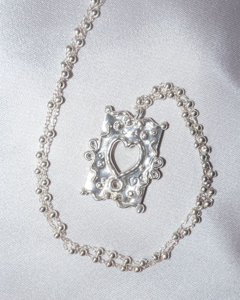 [MADE] melted heart frame necklace