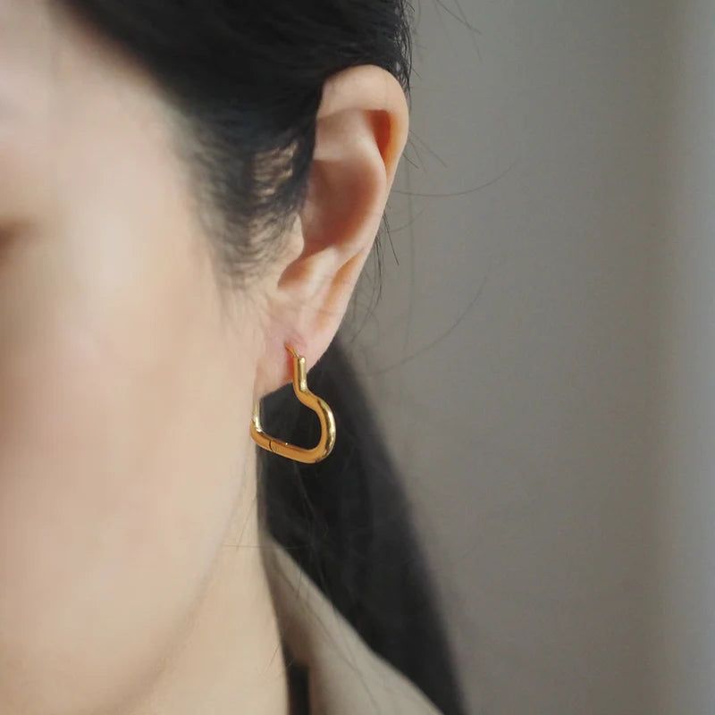 éclater（エクラテ）の「Heart Hoop Earrings（Accessories）」